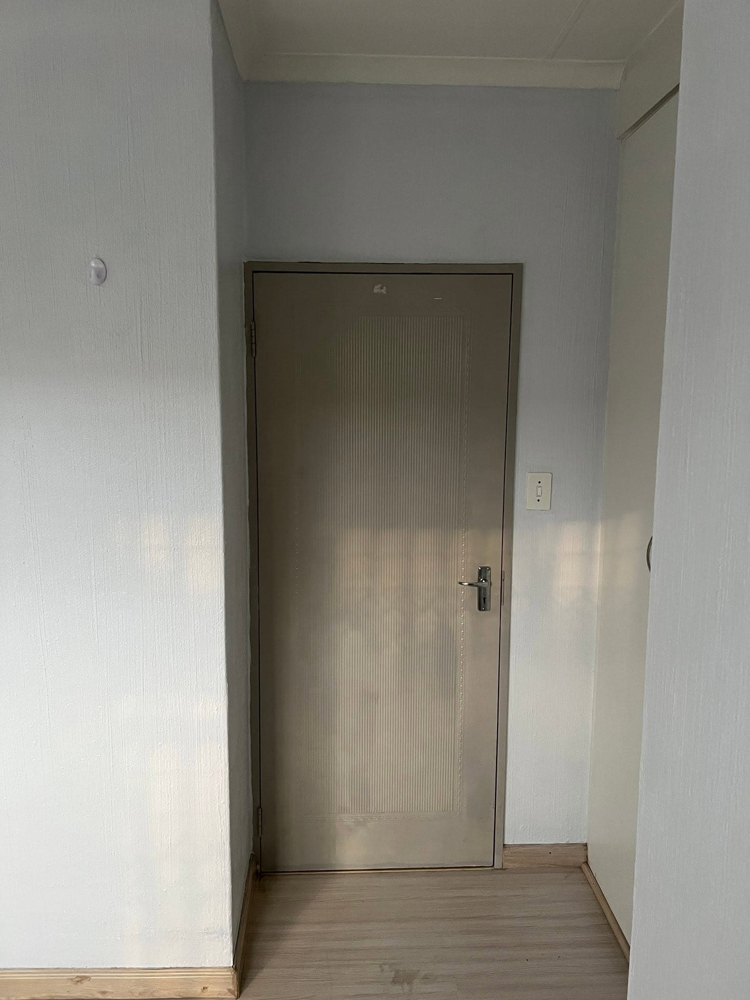 Aluminium window and door framing installation